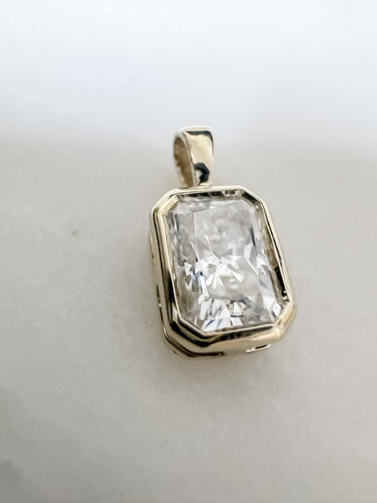 Radiant Cut Gold Pendant | 9kt Yellow Gold